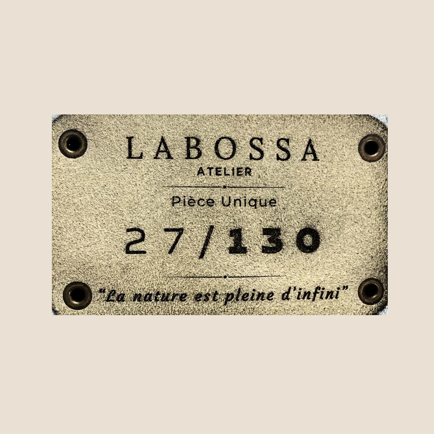 Patch intérieur cabas Holstein #27/130 – numérotation gravée 27/130 – Labossa Atelier