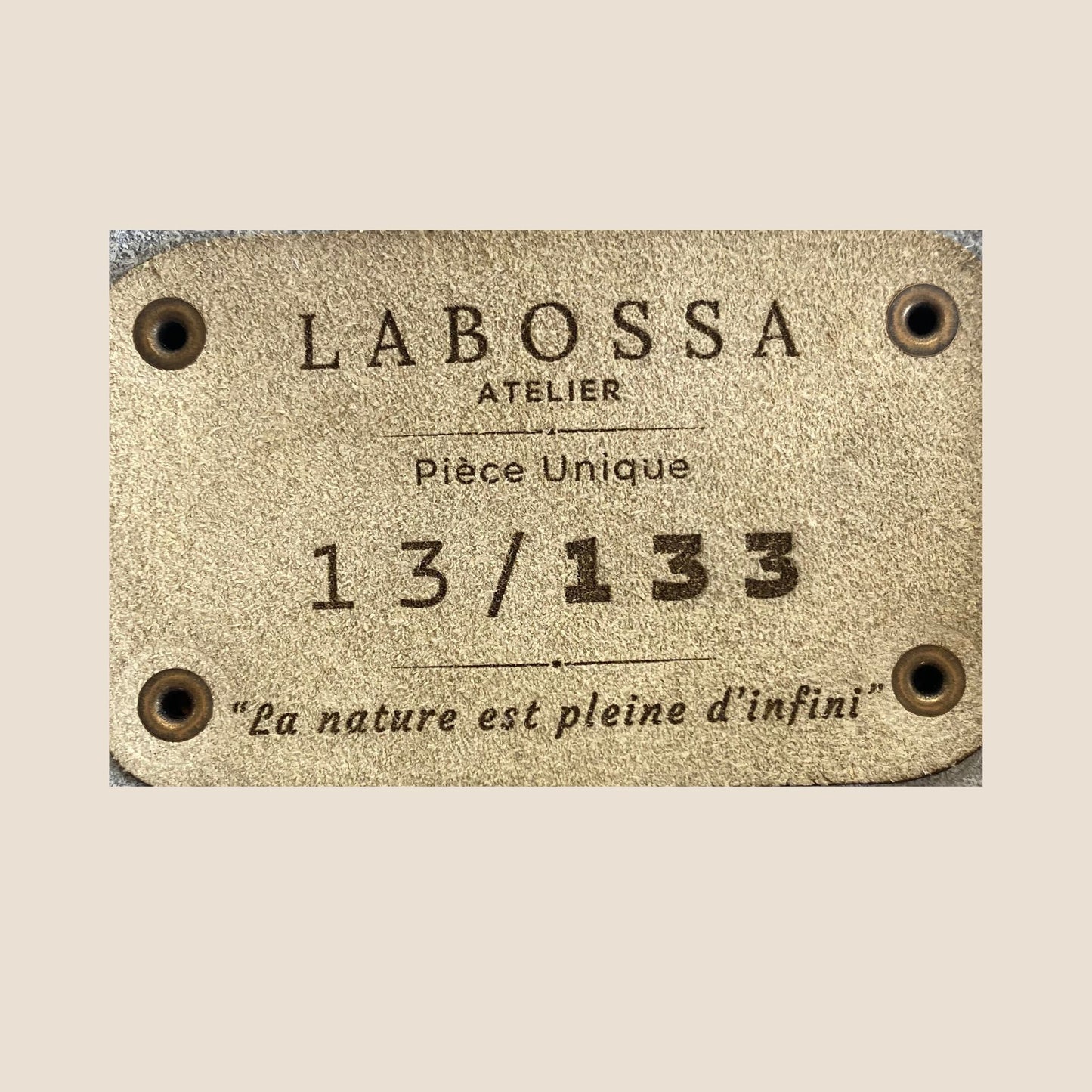 Numérotation gravée 13/133 à l'intérieur du cabas – édition limitée Labossa Atelier