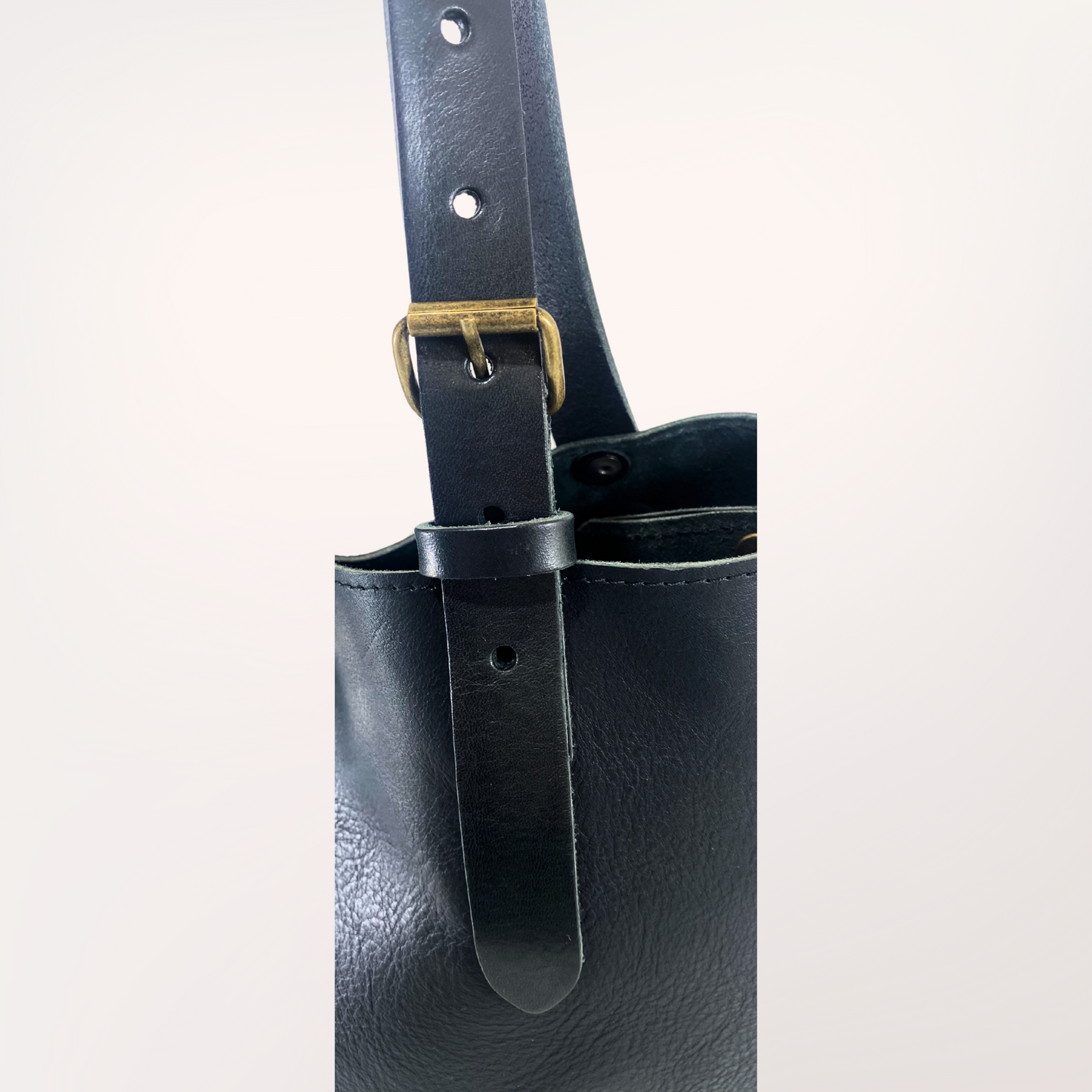 cuir tannage vegetal noir