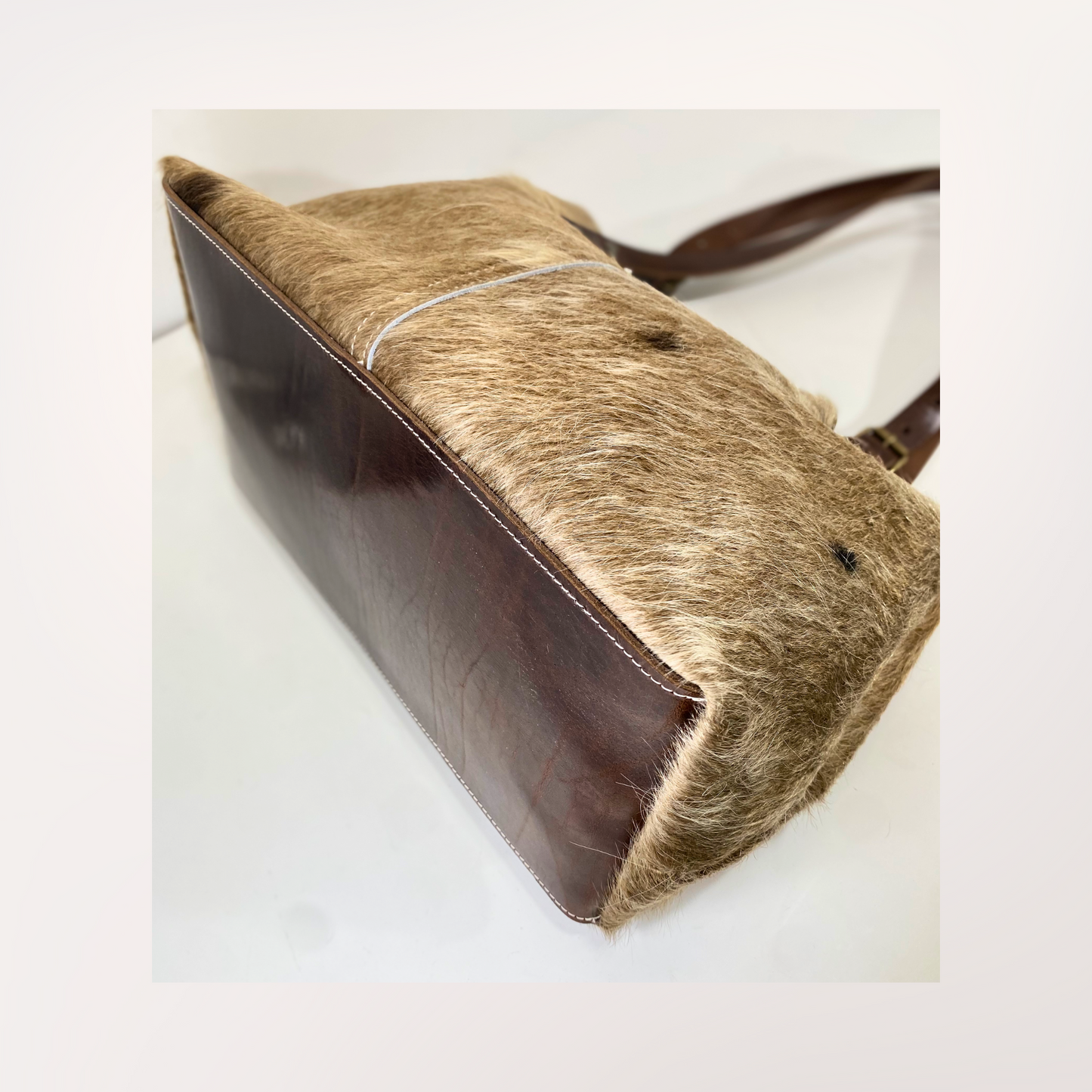SAC CABAS PEAU DE VACHE NATURELLE BROWN SWISS 27/036
