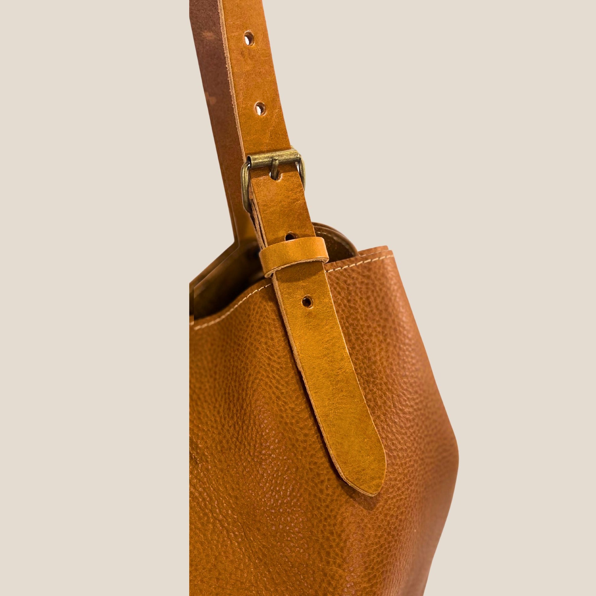 Lanière réglable cuir Minerva cognac 3mm — boucle zamac laiton vieilli