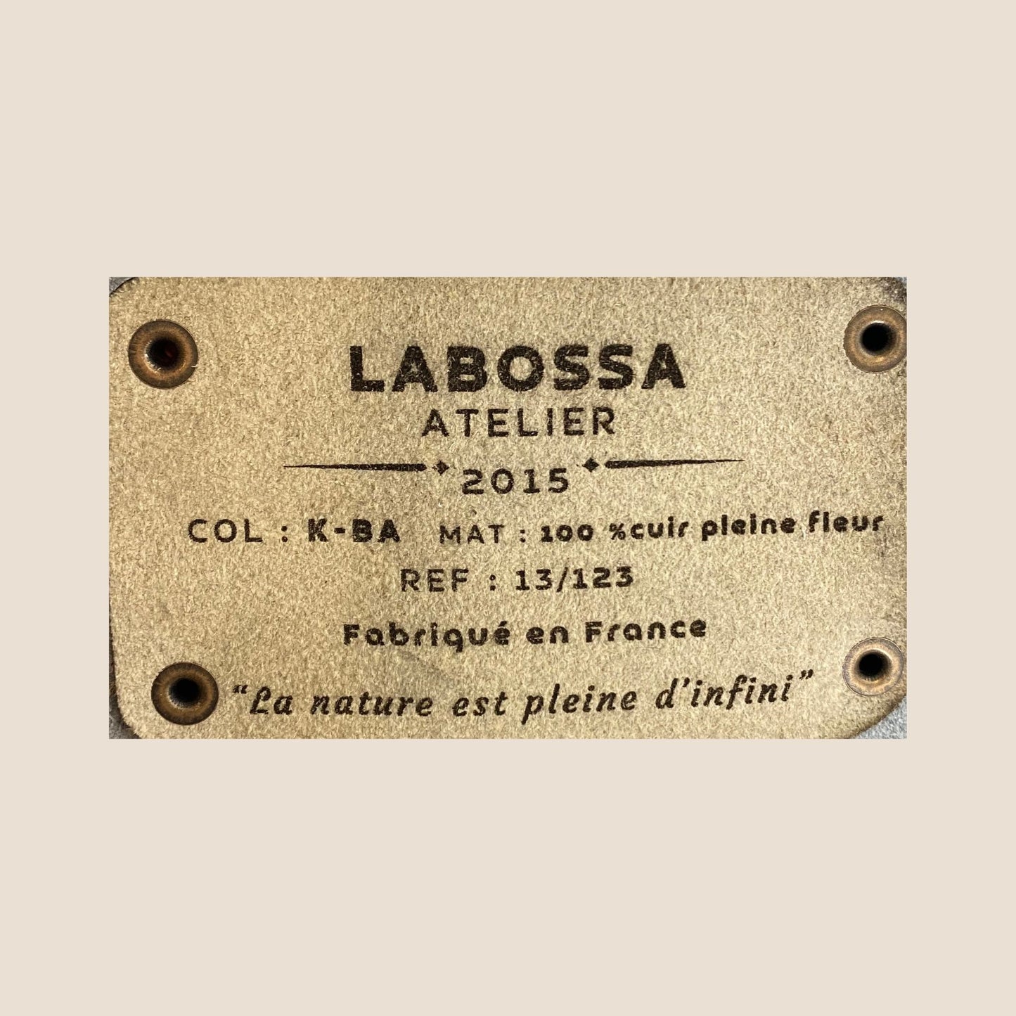 Patch intérieur numéroté #13/123 – cabas Labossa Brown Swiss, édition limitée gravée à l'atelier de Roubaix