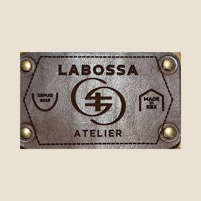 Patch extérieur du cabas Labossa Brown Swiss #27/123 – détail artisanal, peau naturelle beige