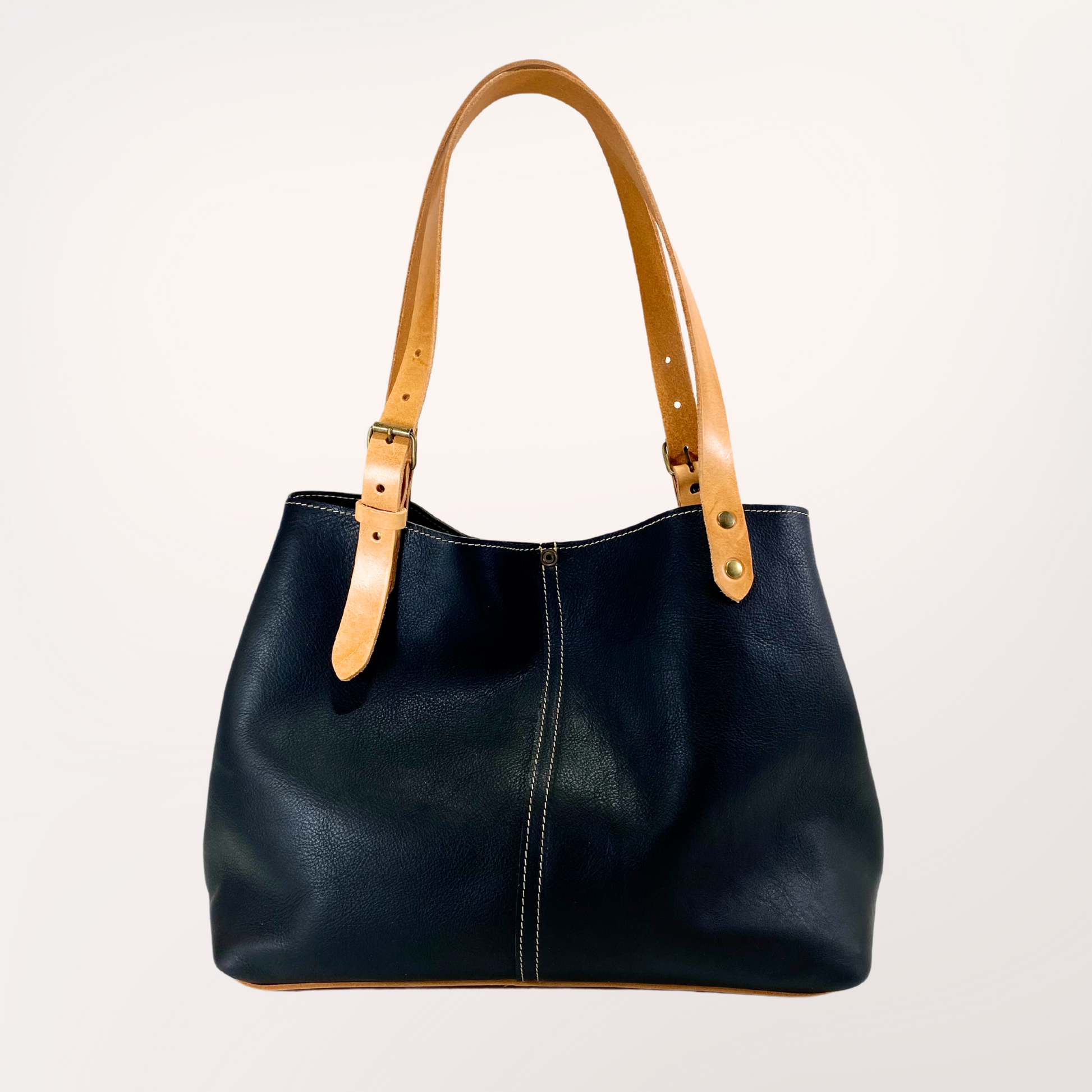 Sac cabas cuir Minerva noir & naturel, vue de dos fermé — Labossa Atelier
