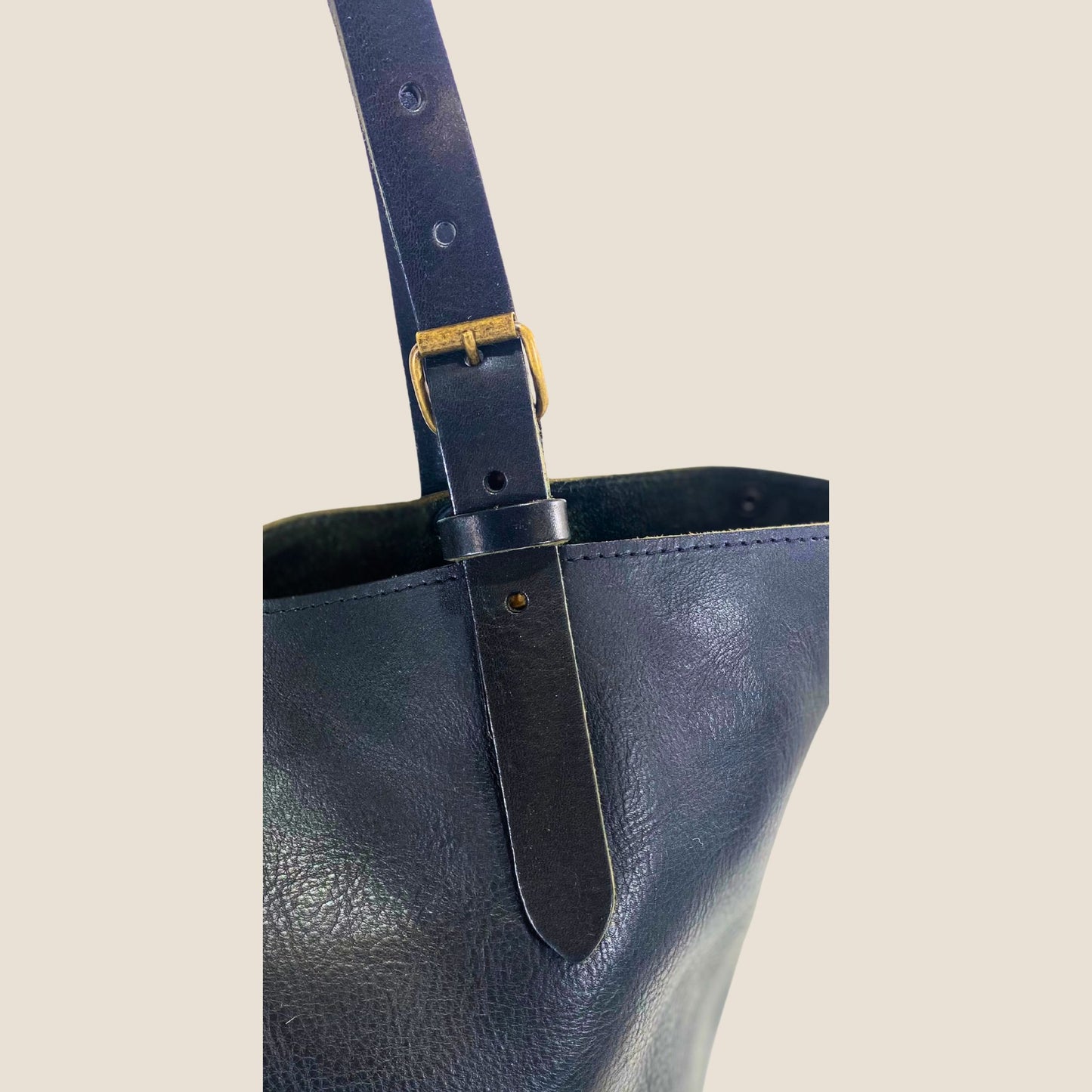 Lanière réglable cuir Minerva noir 3mm — boucle zamac laiton vieilli