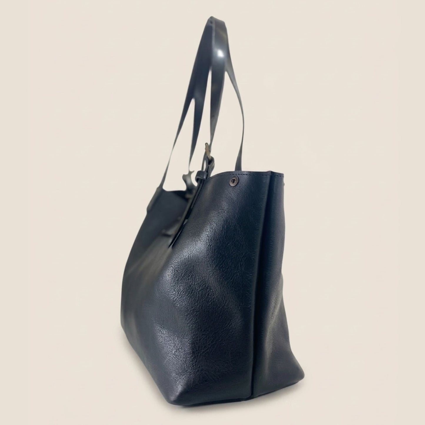 Sac cabas cuir noir Minerva, vue de profil — 60x30x15 cm