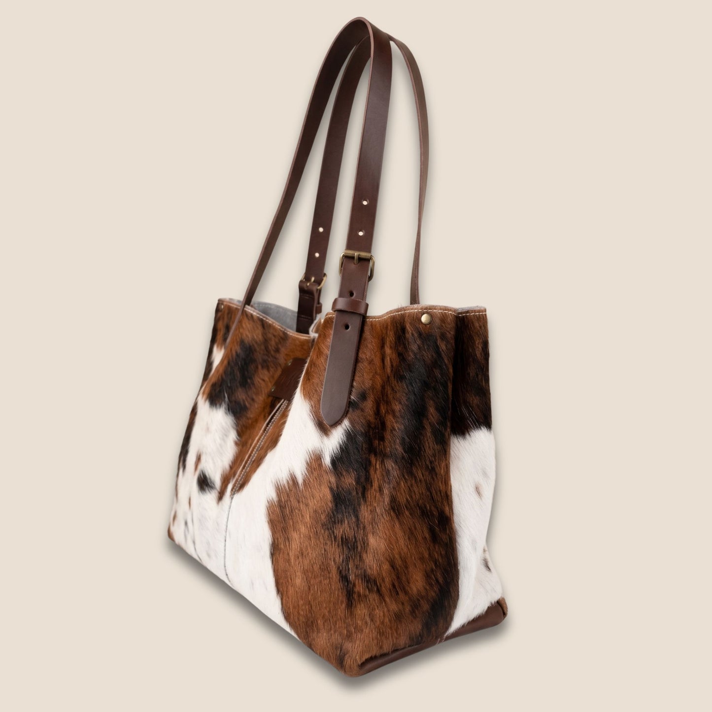 Sac cabas Normande chocolat vue de profil – lanières cuir réglables, Labossa Atelier
