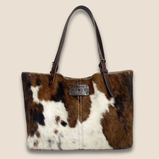 Sac cabas peau de vache Normande chocolat, vue de face – édition limitée #13/125 | Labossa Atelier