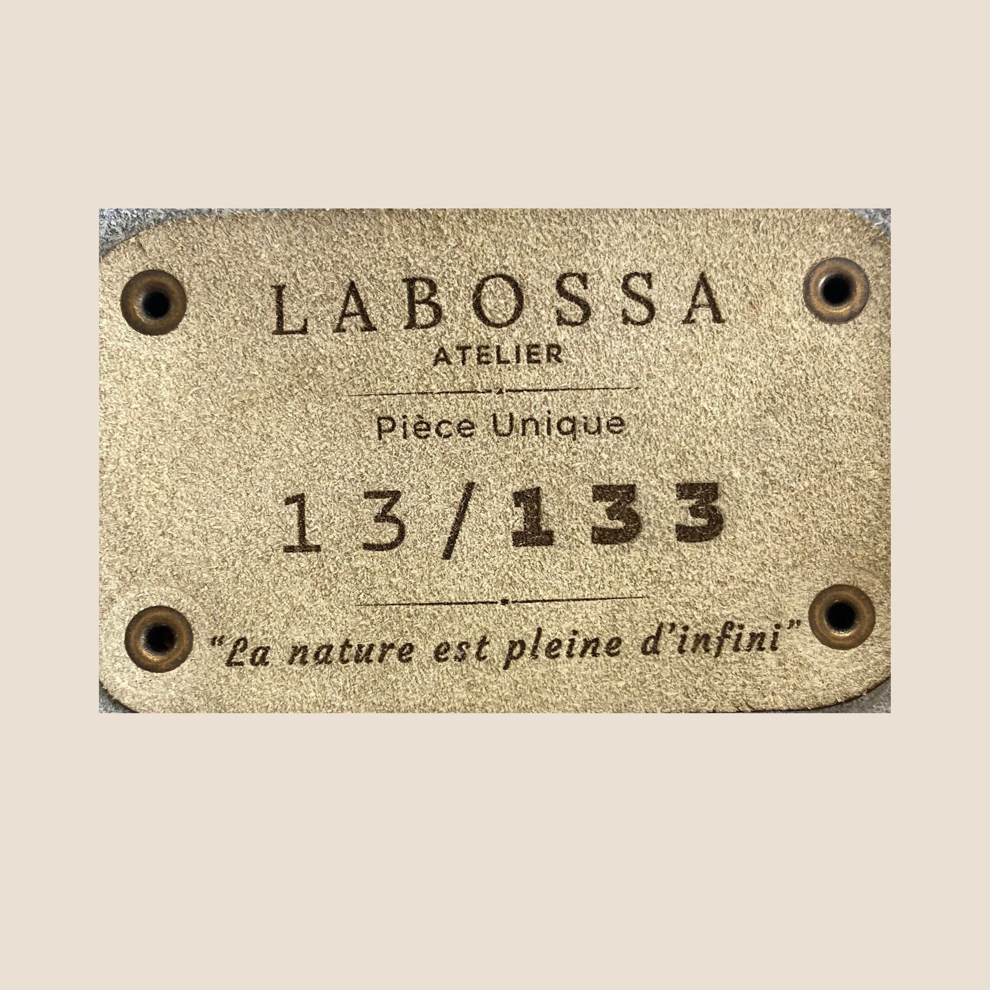 Numérotation gravée 13/133 à l'intérieur du cabas – édition limitée Labossa Atelier