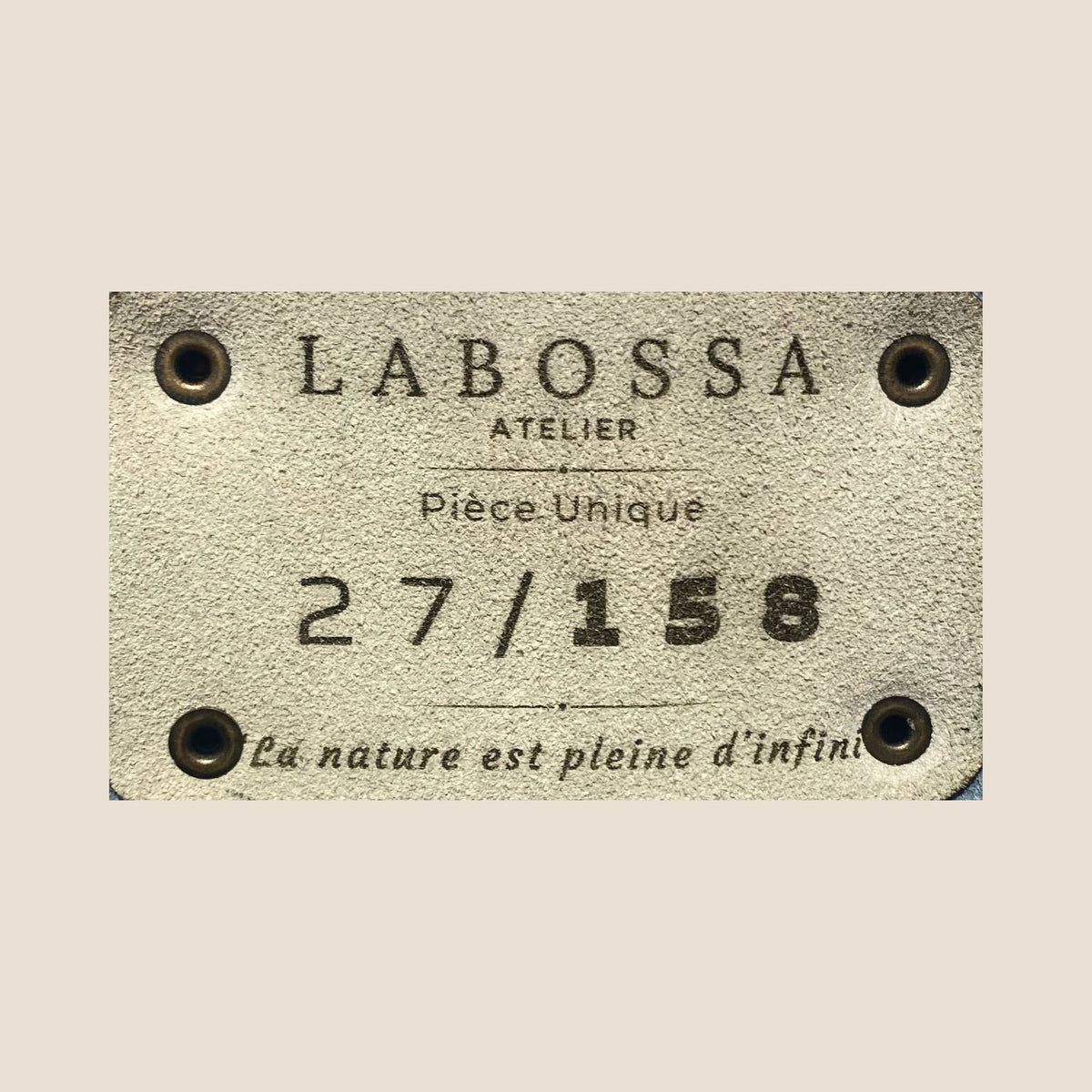 Cabas Holstein #27/158, détail du patch intérieur avec numéro gravé