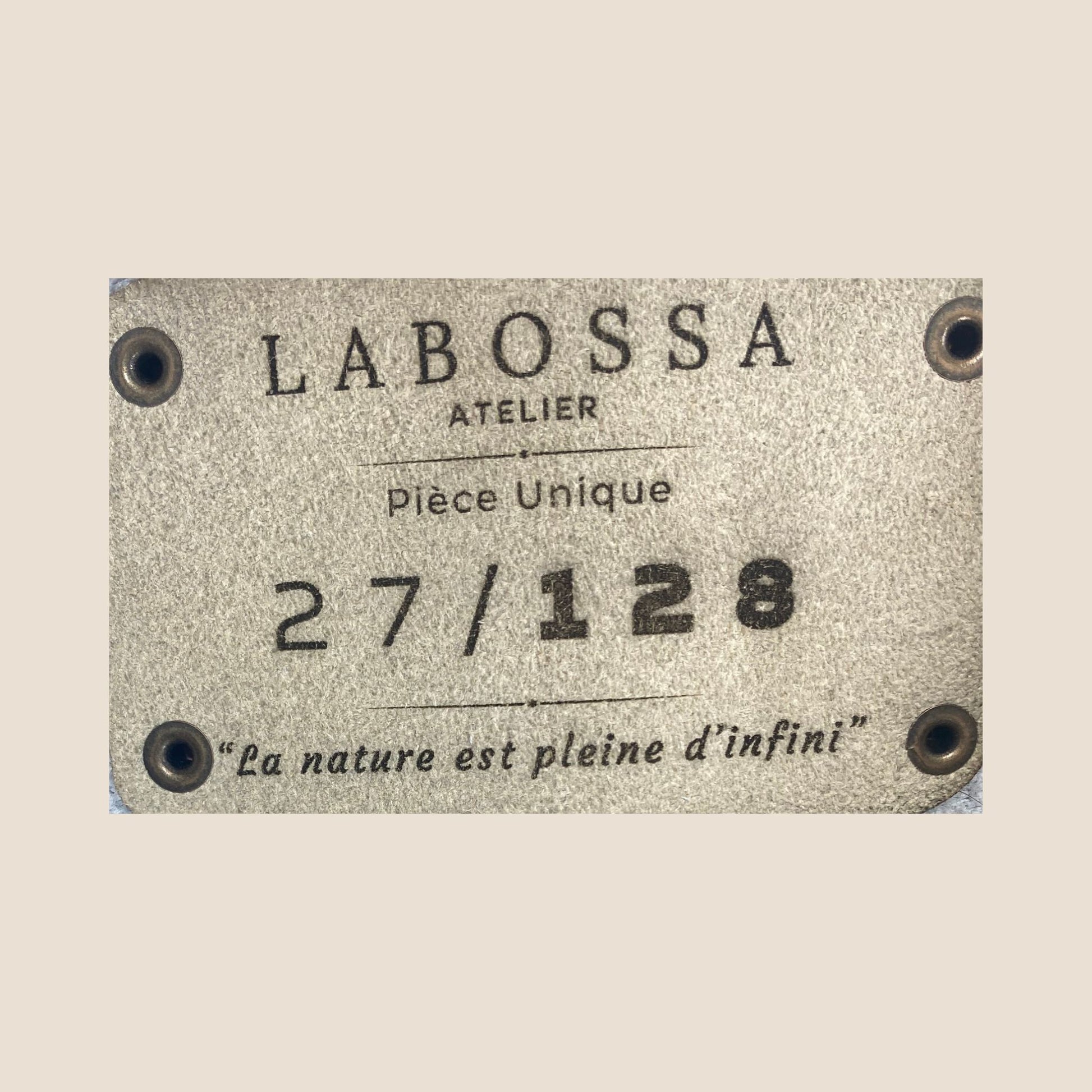 Cabas peau de vache Holstein N°27/128 – patch intérieur numérotation – Labossa Atelier