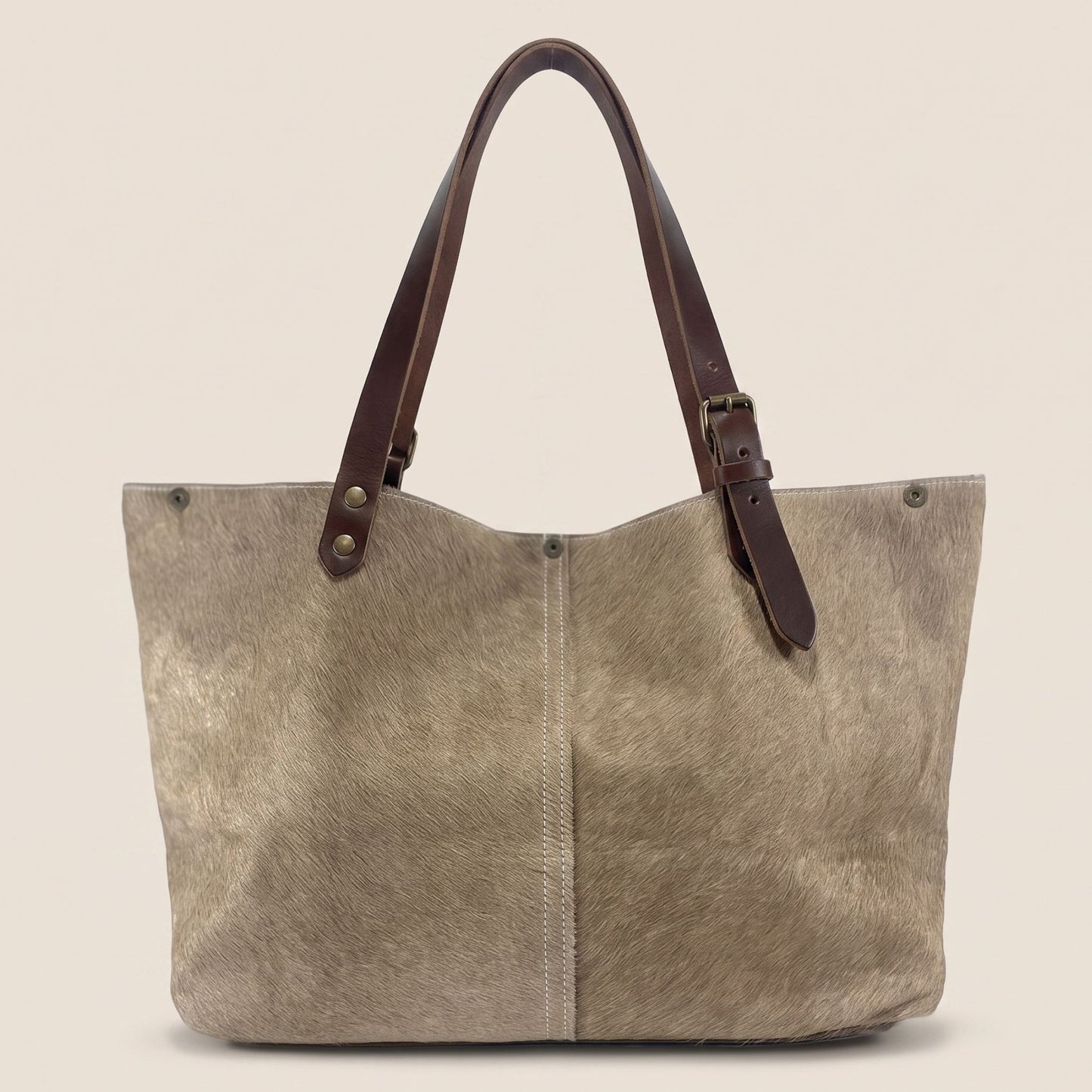 Vue du dos du cabas Brown Swiss #13/137, avec sa couture centrale et ses lanières en cuir marron.