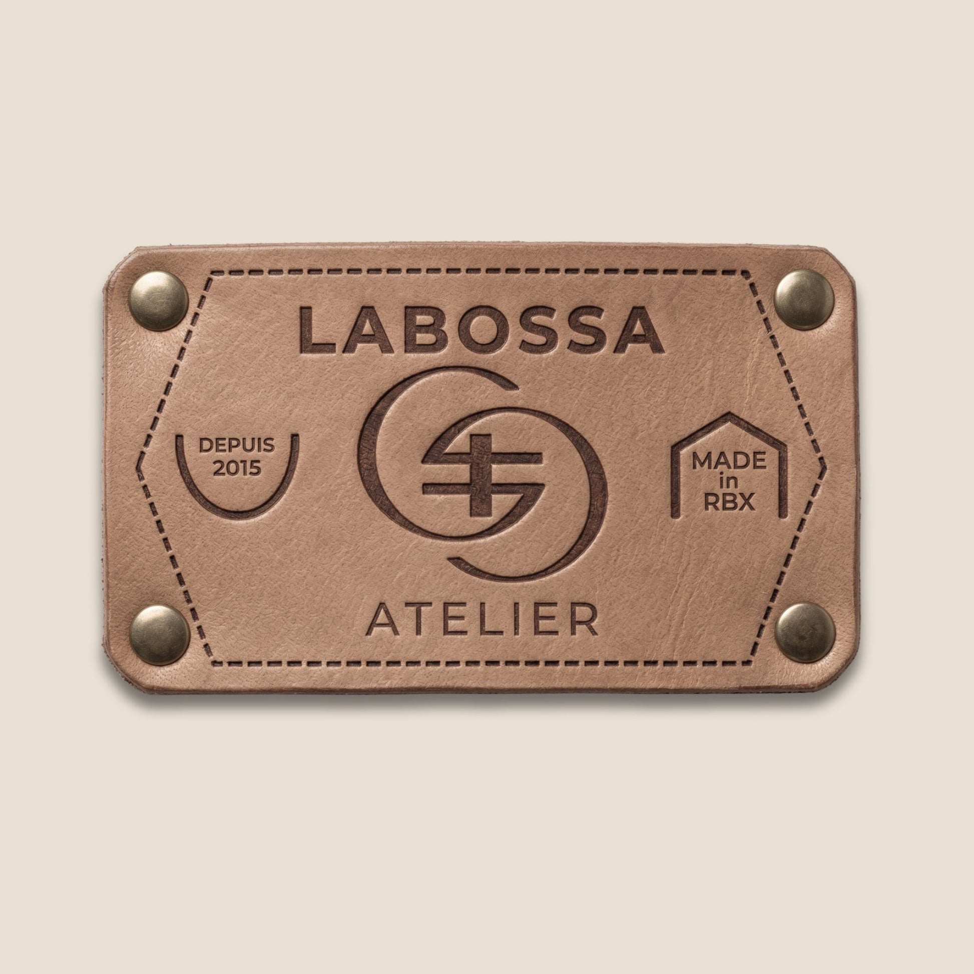 Patch extérieur cabas peau de vache Brown Swiss – détail artisanal – Labossa Atelier