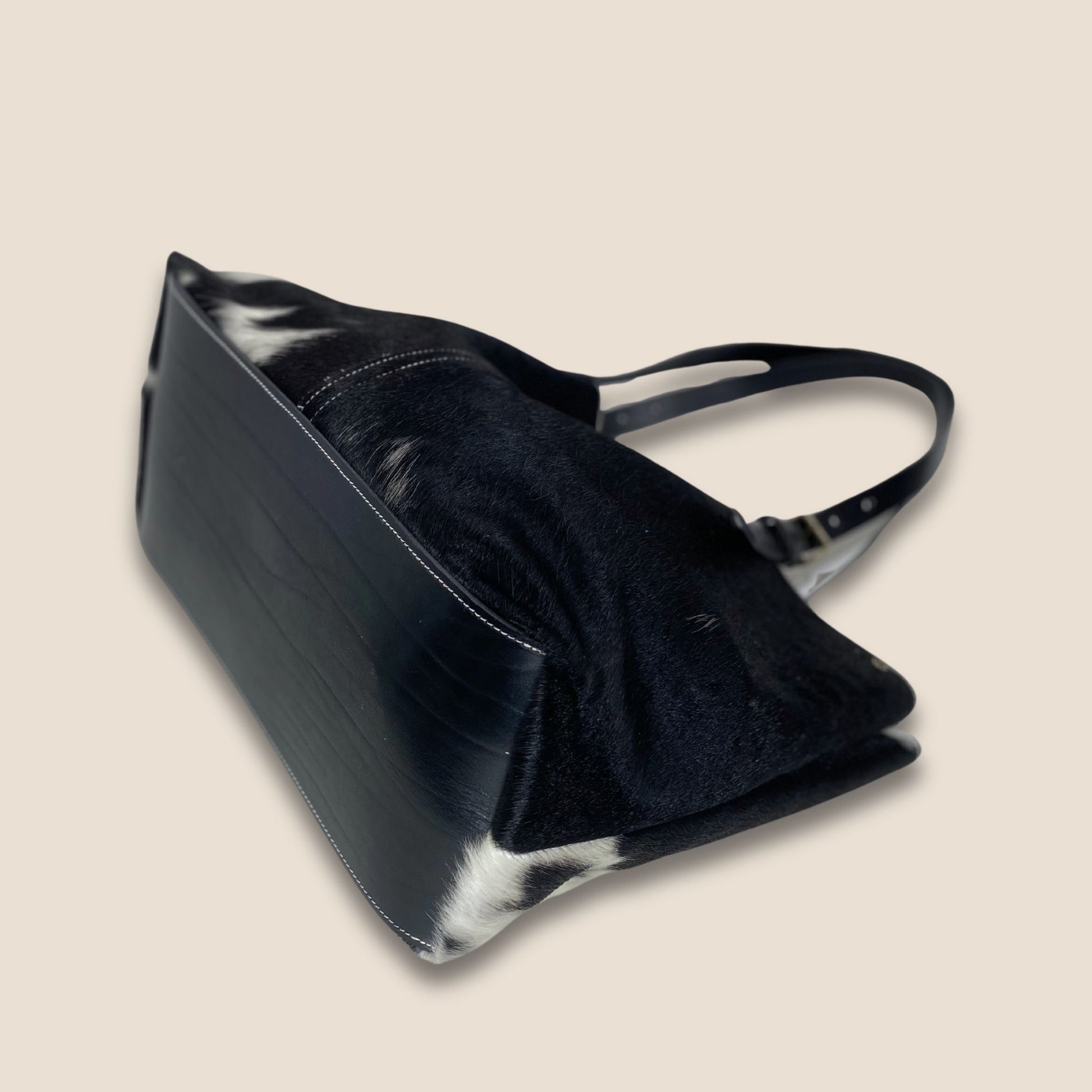 Fond en cuir noir pleine fleur du cabas Holstein #13/130 – Labossa Atelier