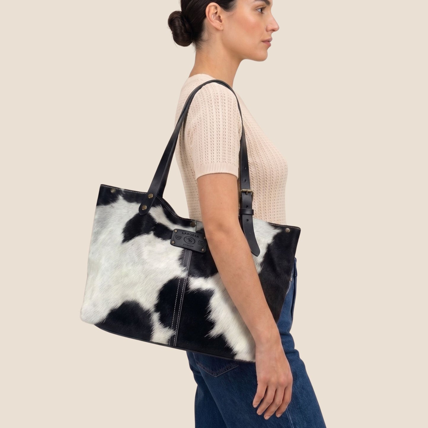 Cabas Holstein naturelle #13/128 porté à l'épaule – modèle – Labossa Atelier