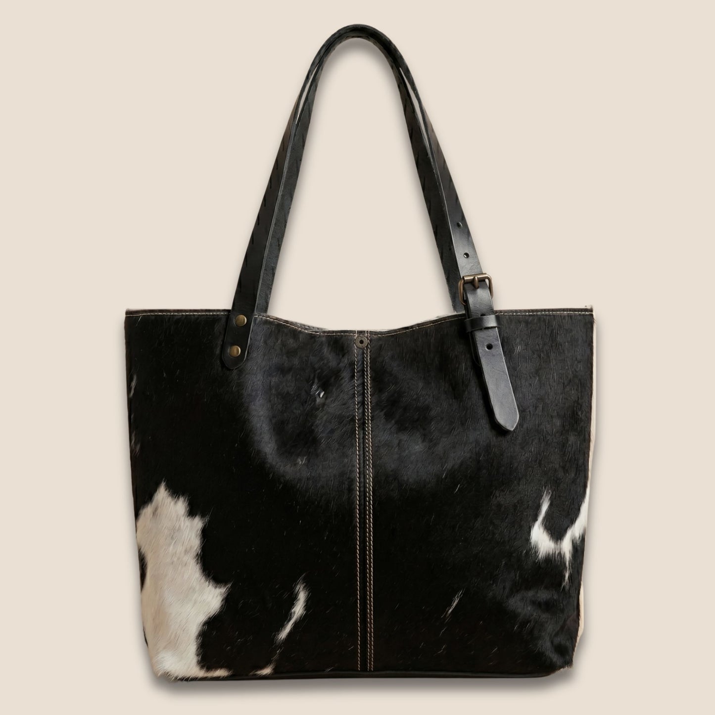 Cabas peau de vache Holstein #13/128– vue de dos – anses cuir noir – Labossa Atelier