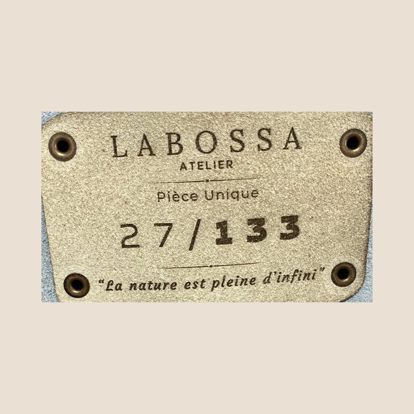 Numérotation gravée intérieure 27/133 – pièce unique Labossa Atelier
