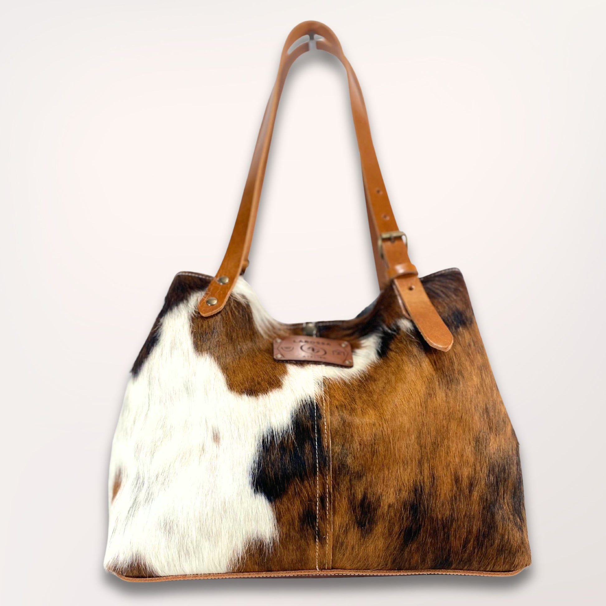 Cabas artisanal Labossa modèle 27111 en peau de vache normande forme réduit vue de face