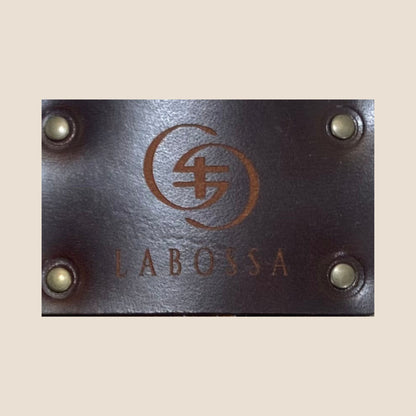 Patch en cuir gravé du logo Labossa sur l'extérieur du cabas #13/150