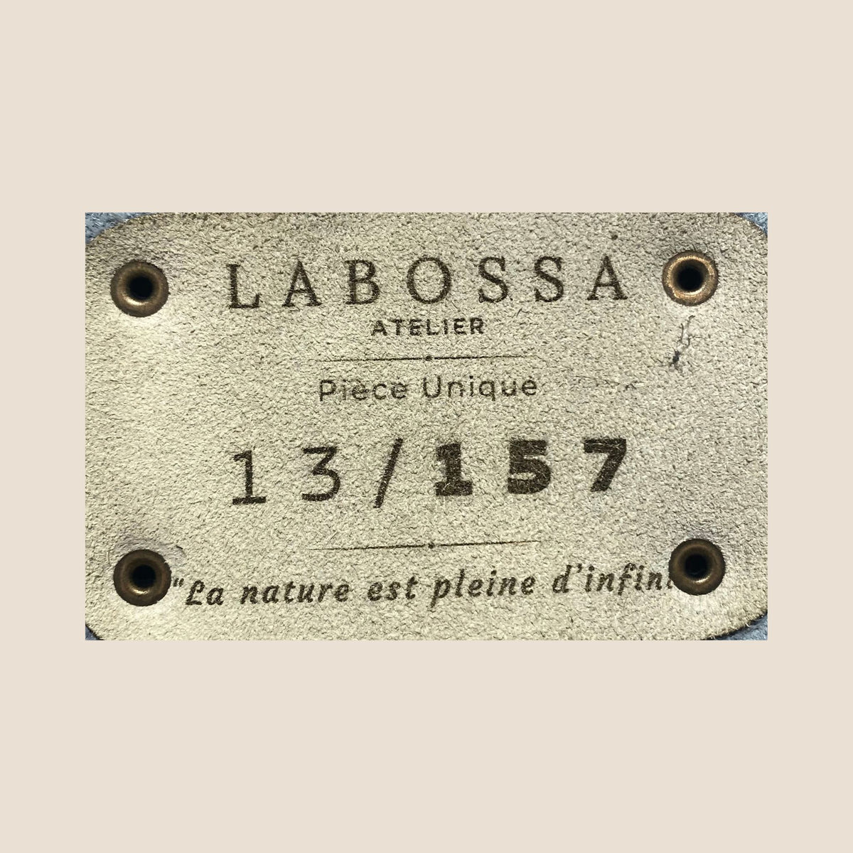 Patch intérieur avec numéro gravé 13/157, cabas Holstein Labossa Atelier
