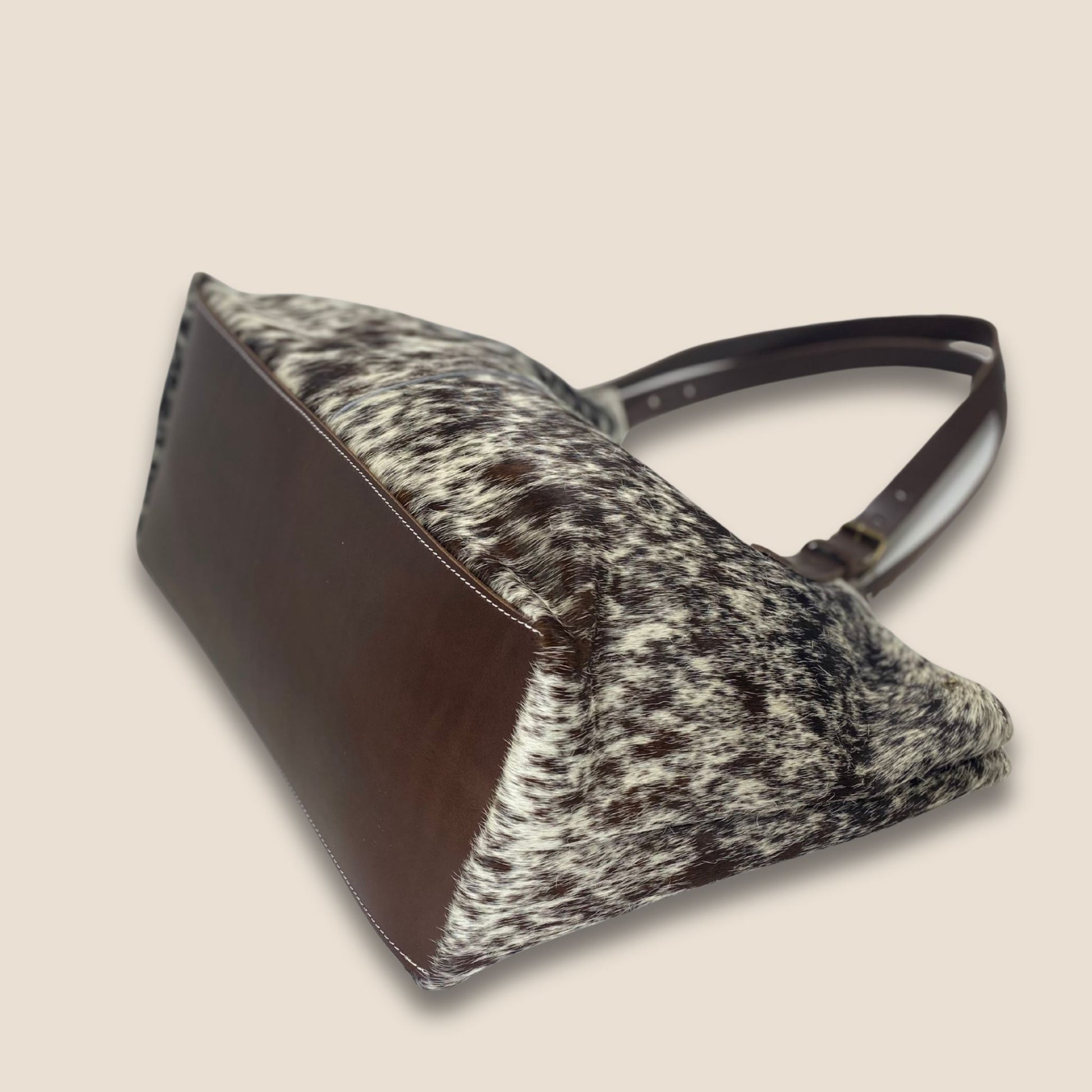 Cabas Labossa #27/122 – vue du fond, renfort en cuir chocolat 2 mm, fabrication artisanale Roubaix