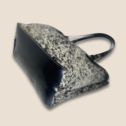 Cabas peau de vache Vosgienne #27/123 – Vue du fond en cuir Primavera noir