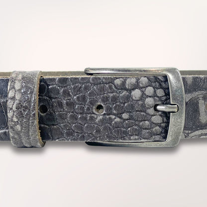 ceinture cuir primavera embossée caïman gros plan boucle