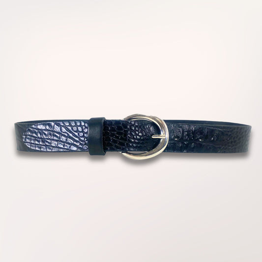 Ceinture Labossa Primavera noire en cuir embossé caïman, 35 mm, vue studio sur fond blanc, maroquinerie artisanale de Roubaix.