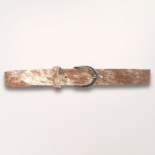 Ceinture en cuir de vachette naturel motif Montbéliarde, largeur 35mm, posée à plat, fabrication artisanale Labossa Atelier Roubaix