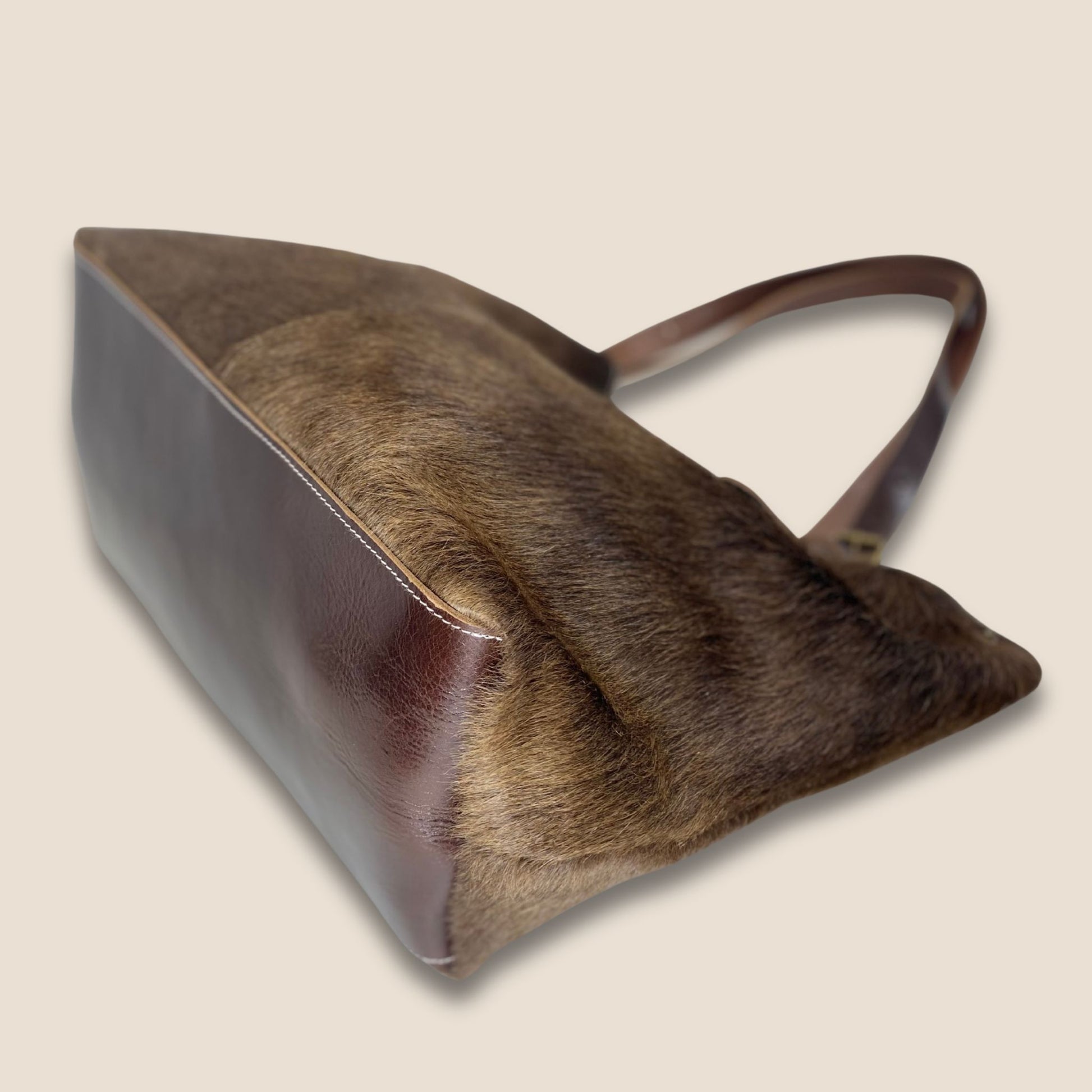 Fond du sac cabas Brown Swiss en cuir box 2 mm marron chocolat – robustesse artisanale